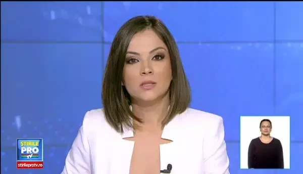 Doi angajati ai unei spalatorii auto au furat o masina, dar au facut accident. Cum au iesit hotii din masina rasturnata