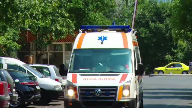 Un copil de numai un an a ajuns la spital cu arsuri de gradul doi: "S-a oparit singur cu apa"