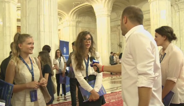 3600 de tineri si-au depus CV-ul, doar 300 au fost alesi. Cat castiga pe luna studentii angajati de guvern pe perioada verii