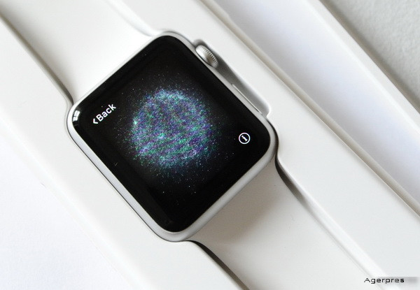 Rezervele de lichiditati ale Apple, mai mari ca PIB-ul Greciei. Si totusi actiunile gigantului se prabusesc