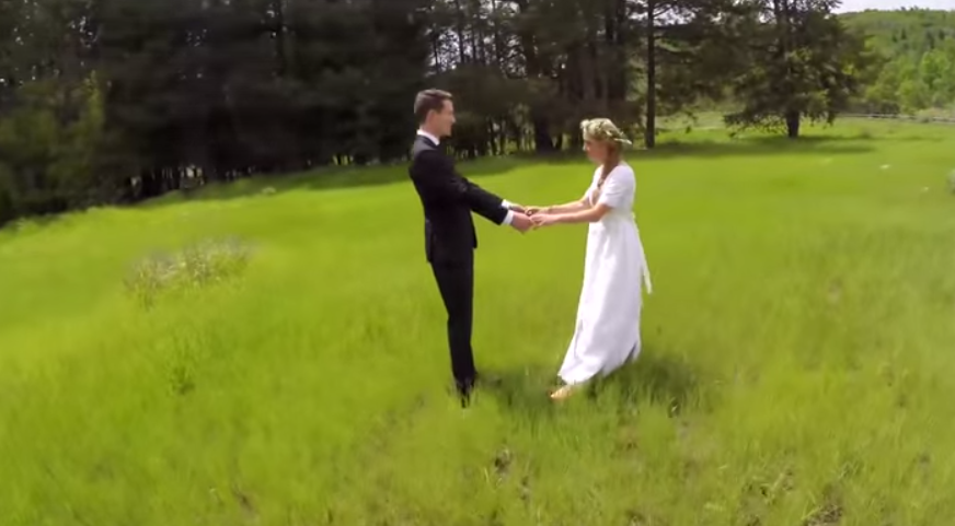 Filmarea lor de nunta dureaza doar 15 secunde. Motivul este de-a dreptul de speriat