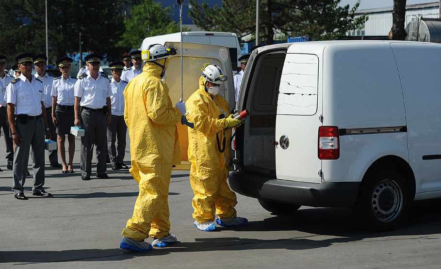 Americanii au instalat un nou sistem de detectie pe Aeroportul Otopeni. Ce au gasit politistii intr-o masina cu ajutorul lui