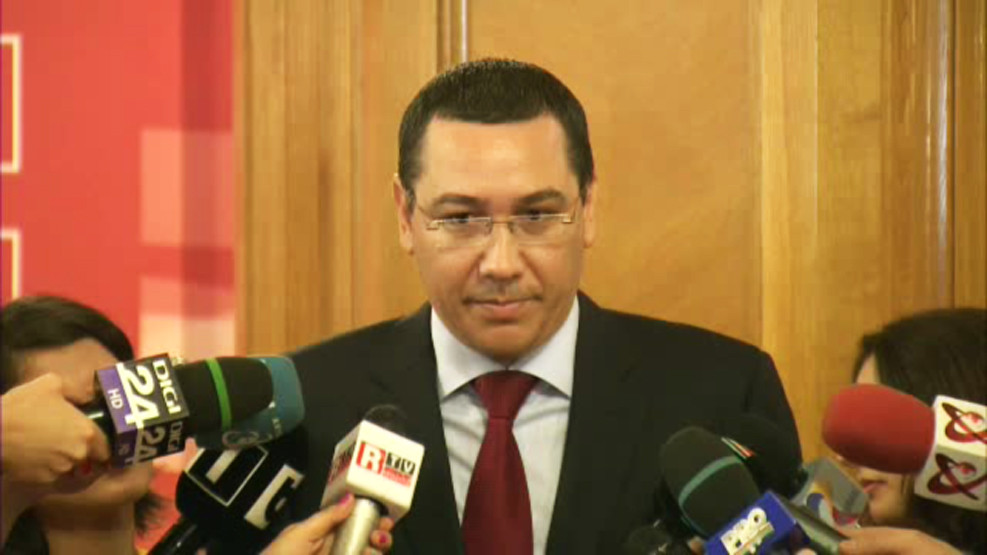 Premierul Ponta si-a inceput ziua in carje si a sfarsit-o in baston. De ce a dat vina pe televizor