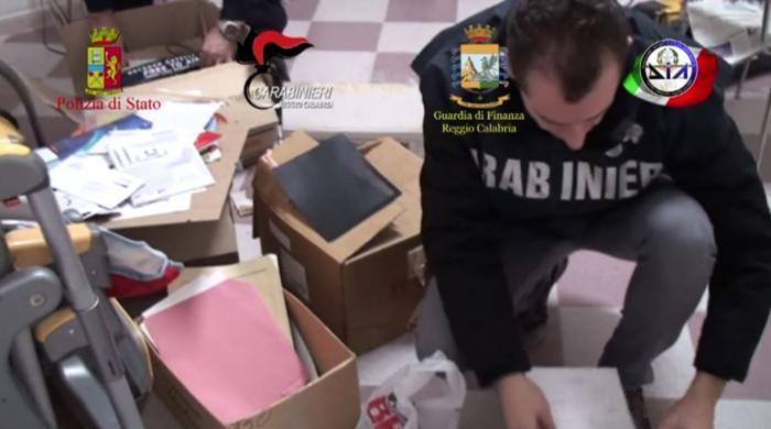 Sechestru pe bunuri de 2 miliarde de euro ale unui grup mafiot calabrez ce controla societati si in Romania. VIDEO