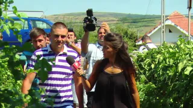 "Presa, ne-ati facut satul de ras! Nici fata nu e usa de biserica". Localnicii din Valeni au sarit in apararea violatorilor