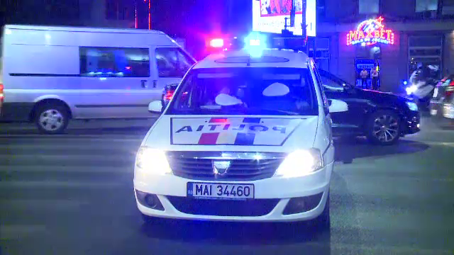 Accident in lant in centrul Capitalei, dupa ce un sofer a trecut pe rosu. Doi copii si mama lor au ajuns la spital