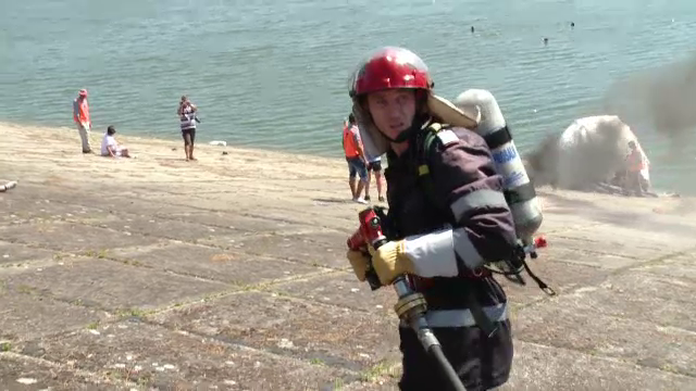 "Un avion cu 131 de pasageri se prabuseste intr-un lac din Arad". Scenariul pentru care s-au antrenat salvatorii romani