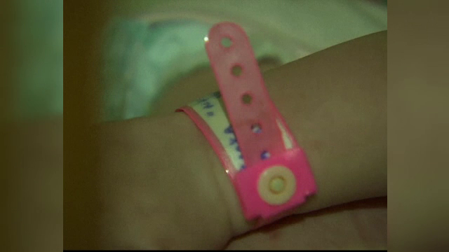 Drama desprinsa parca din filme a doua tinere schimbate la nastere. Prin ce calvar a trecut una dintre ele, la orfelinat