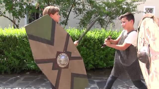 Experienta inedita pentru 40 de elevi din Bucuresti. Costumati in daci sau romani, au invatat istorie intr-un mod neobisnuit