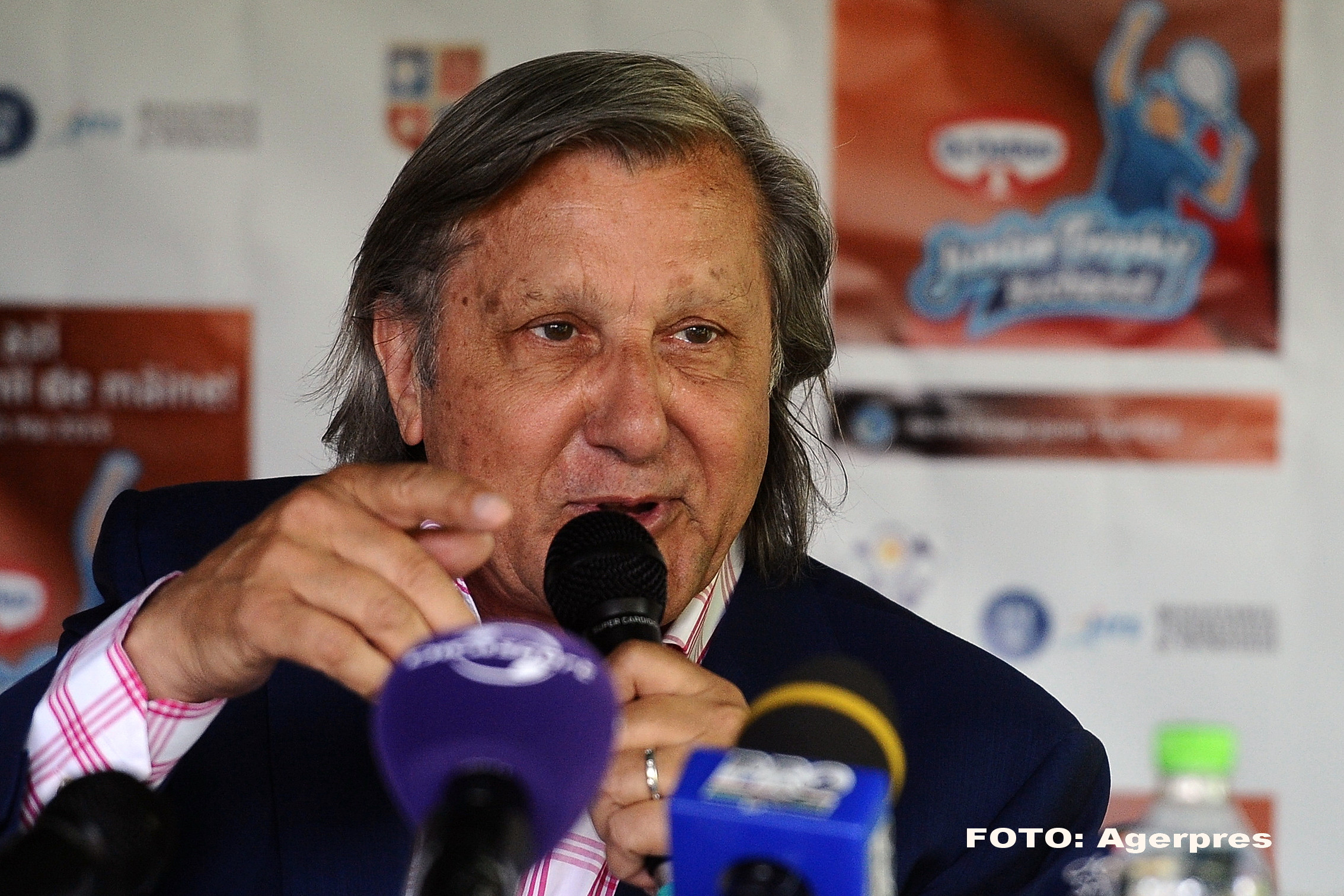 Ilie Nastase se dedica "interesului national". Senatorul s-a inscris in UNPR, condus de generalul Oprea