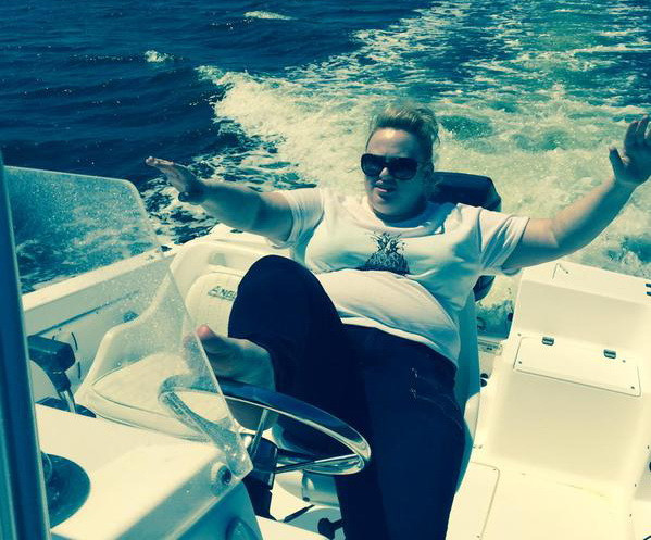 Actrita surprinsa intr-o ipostaza inedita pe o plaja din Ibiza. Cum se distreaza vedeta la inaltime. FOTO