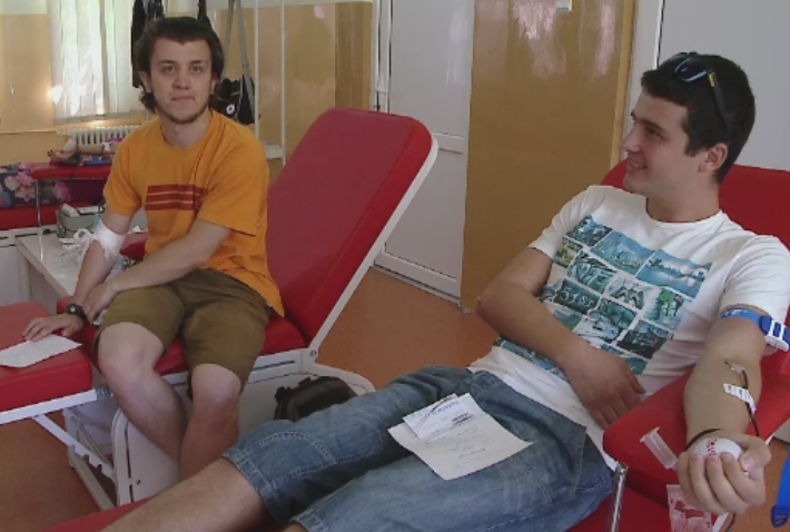 500 de oameni au platit cu sange pentru un bilet la Untold si au lasat centrul de transfuzii din Cluj fara spatiu de stocare