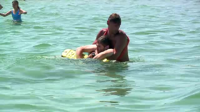 De ce au loc atât de multe tragedii pe litoral. Salvamar: „Părinții stau cu telefonul în mână și copilul se aruncă în valuri”