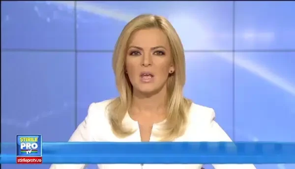 Au tras o speritura sora cu moartea. Un microbuz cu tot cu pasageri s-a rasturnat dupa ce a fost lovit de o masina