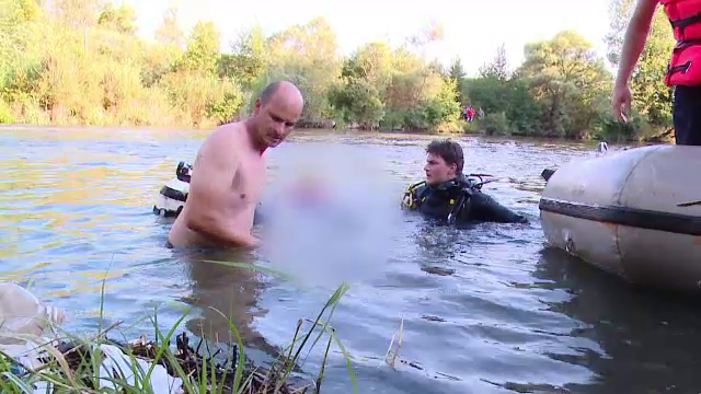 O fata de 15 ani a murit inecata in Mures. S-a dus cu un prieten la scaldat, iar acesta a scapat-o din brate
