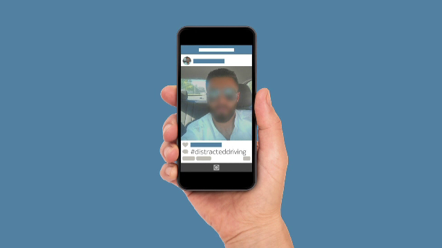 "Este ca si cum ai conduce in stare de ebrietate." Cum iti pun viata in pericol selfie-uirle facute la volan