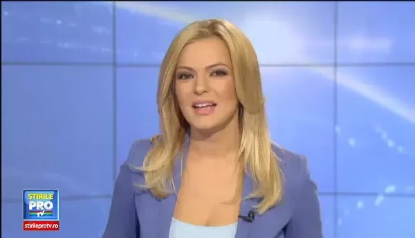 Cum se racoreste un urs intr-o zi torida. O familie din SUA a privit de la fereastra cum animalul se scalda in piscina