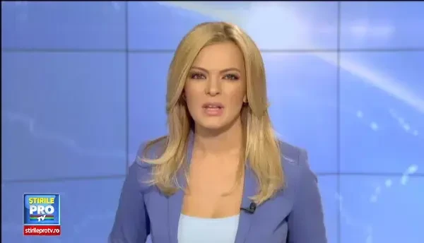 Curajul nebunesc al unui tanar din Florida. A salvat de la moarte un rechin, in timp ce turistii priveau scena cu groaza