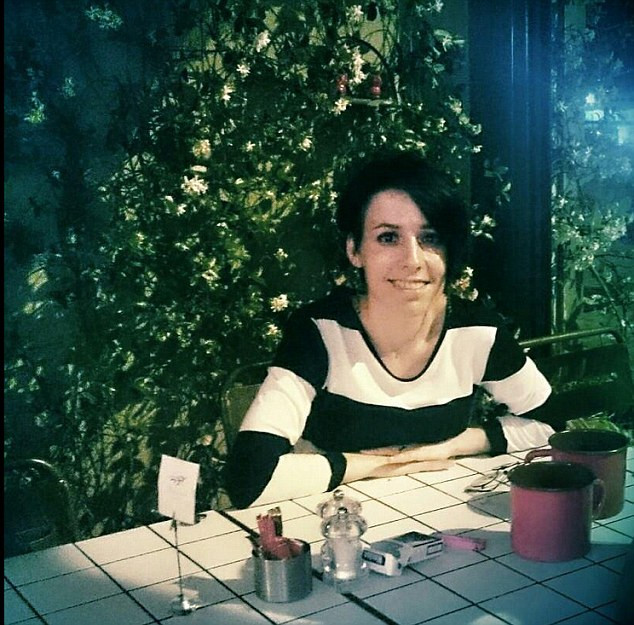 S-au tinut de mana pana una din ele a murit. Imaginea surprinsa dupa atentatul din Turcia a impresionat o lume. FOTO