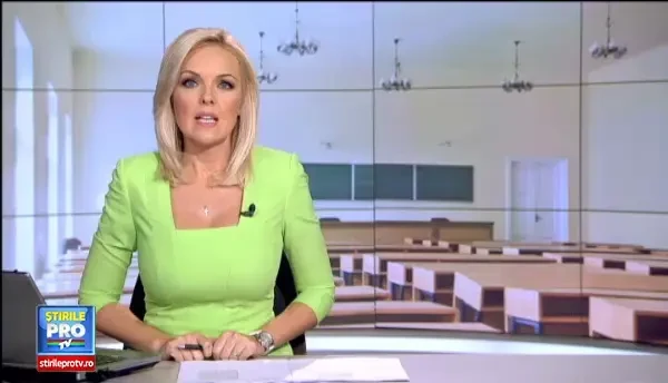 Munceste cot la cot cu parintii, dar viseaza sa ajunga studenta. Povestea Luminitei, o eleva premianta printre analfabeti