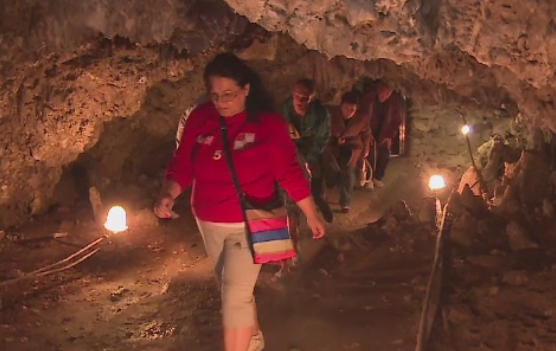 Alternativa la litoral, pentru cei care vor sa scape de canicula. Cat costa un bilet pentru a te racori in pesterile din tara