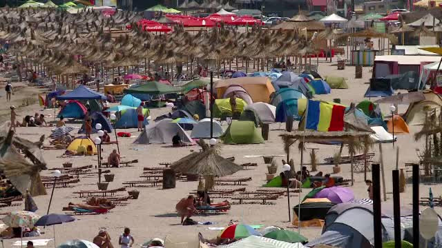 Vreti o vacanta cu buget redus, pe litoral? Care este cea mai ieftina si buna solutie de cazare in Vama Veche