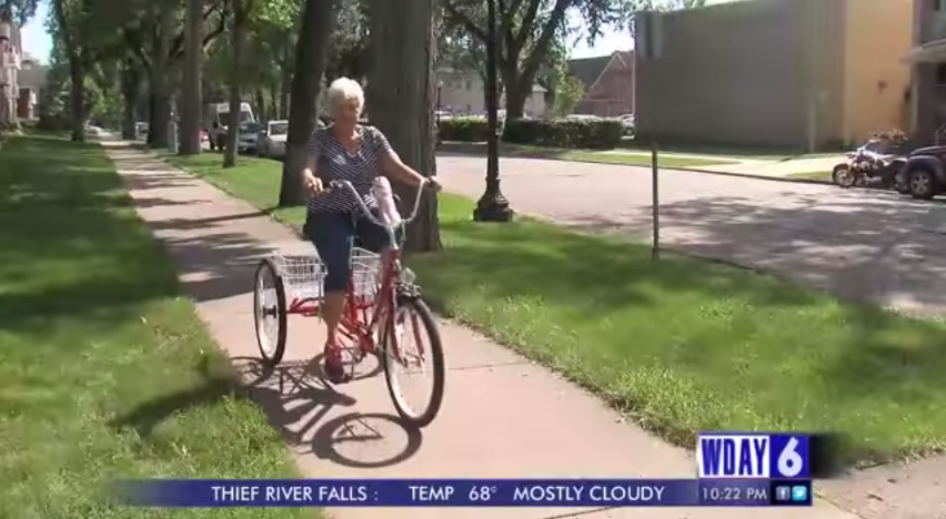 O batrana de 79 de ani a scris un anunt in ziar dupa ce hotii i-au luat tricicleta. Ce a urmat este un exemplu de omenie