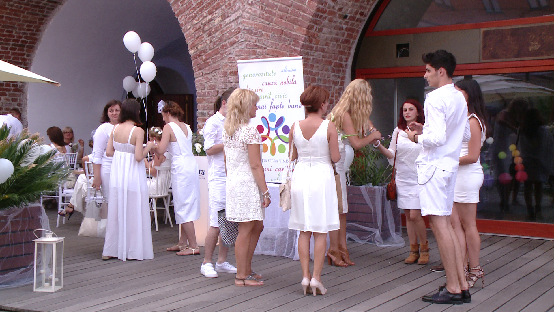 O moda care a luat nastere la Paris incepe sa faca furori si la noi! Ce inseamna conceptul "Noapte in Alb"