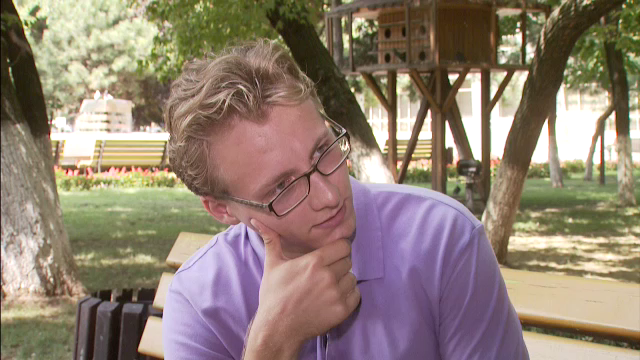 9 dintre marile universitati ale lumii si-l doresc, dar el nu-si permite sa plece. Ajuta-l pe Cosmin sa isi implineasca visul