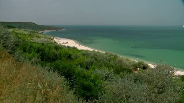 Plaja din Romania care te duce cu gandul la insulele grecesti. Marea are o culoare ireala iar privelistea iti taie rasuflarea