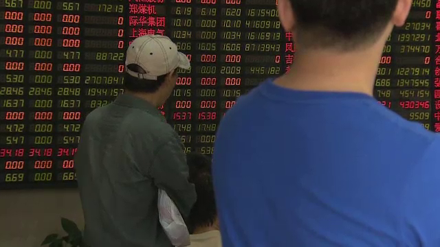 Bursele din China se prabusesc din nou si starnesc panica in intreaga lume. Toti privesc acum catre Guvernul de la Beijing