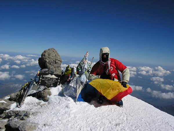 Clubul FC Dinamo sare in ajutorul unui suporter grav bolnav. Cum il poti ajuta si tu pe Iulian