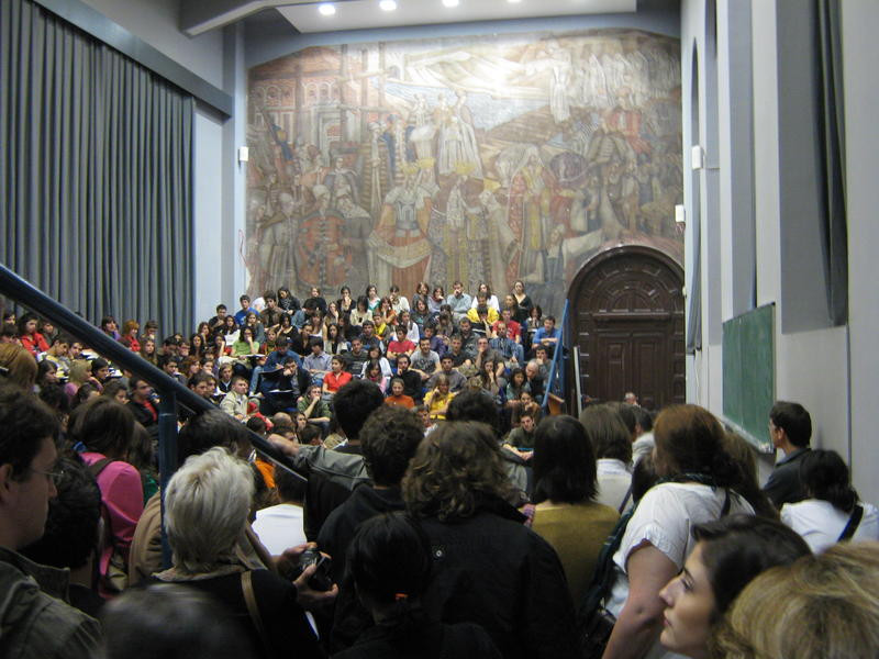 Romanii fara venituri ar putea scapa de contributia la asigurarile de sanatate. "Nu o sa vanam contribuabili"