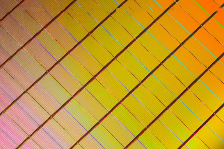 Intel si Micron dezvaluie un nou tip de memorie. E de 1.000 de ori mai rapida decat tehnologiile actuale