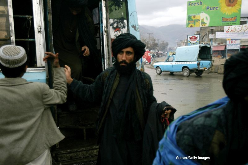 Liderul suprem al talibanilor afgani, Mullah Omar, ar fi murit. "Cadavrul sau a fost ingropat in sudul tarii"