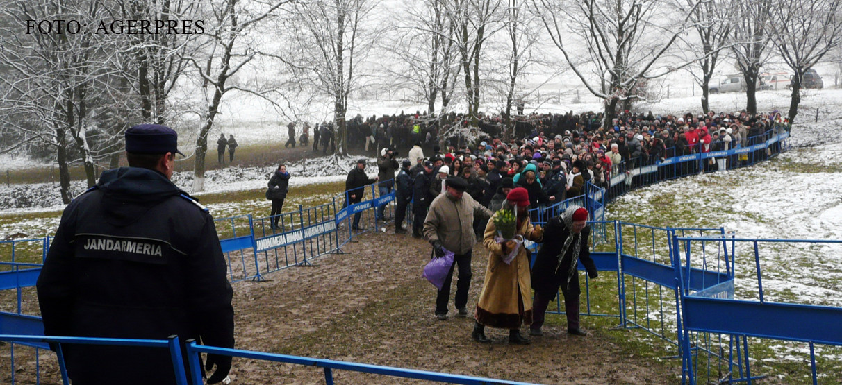 Pelerinaje la Prislop si Vaideeni, in memoria lui Arsenie Boca. Autoritatile au mobilizat jandarmi, politisti si pompieri