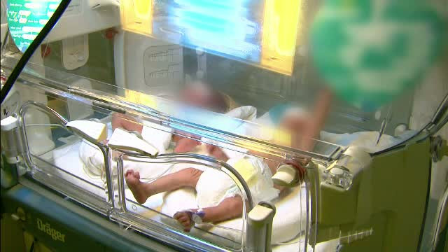 Riscurile la care se expun femeile care muncesc in conditii de stres. Neonatologii romani lanseaza un avertisment sumbru