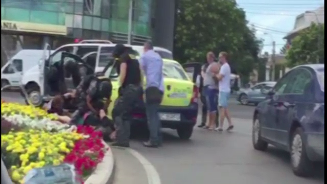 Urmarire ca-n filme in Bacau. Politistii au tras focuri de arma pentru a opri un suspect, traficant de droguri, aflat pe fuga