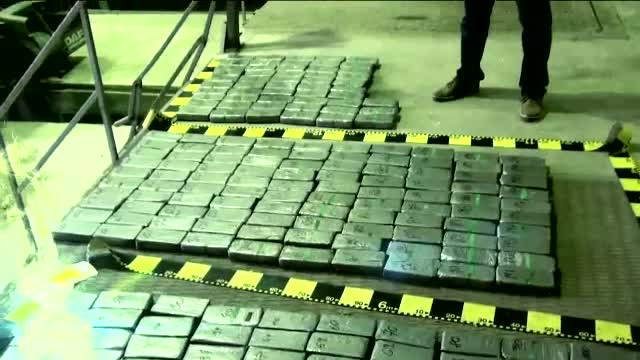 Metoda prin care politistii romani i-au prins pe carausii heroinei de 40 de milioane de euro. Unde urmau sa ajunga banii