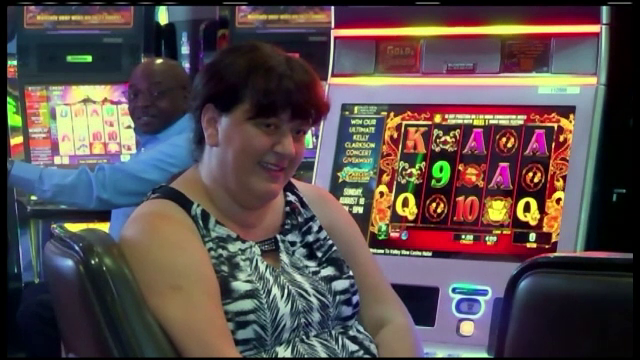 In cateva secunde, viata i s-a schimbat. Cat a castigat o femeie, la pacanele, cu doar 4 dolari