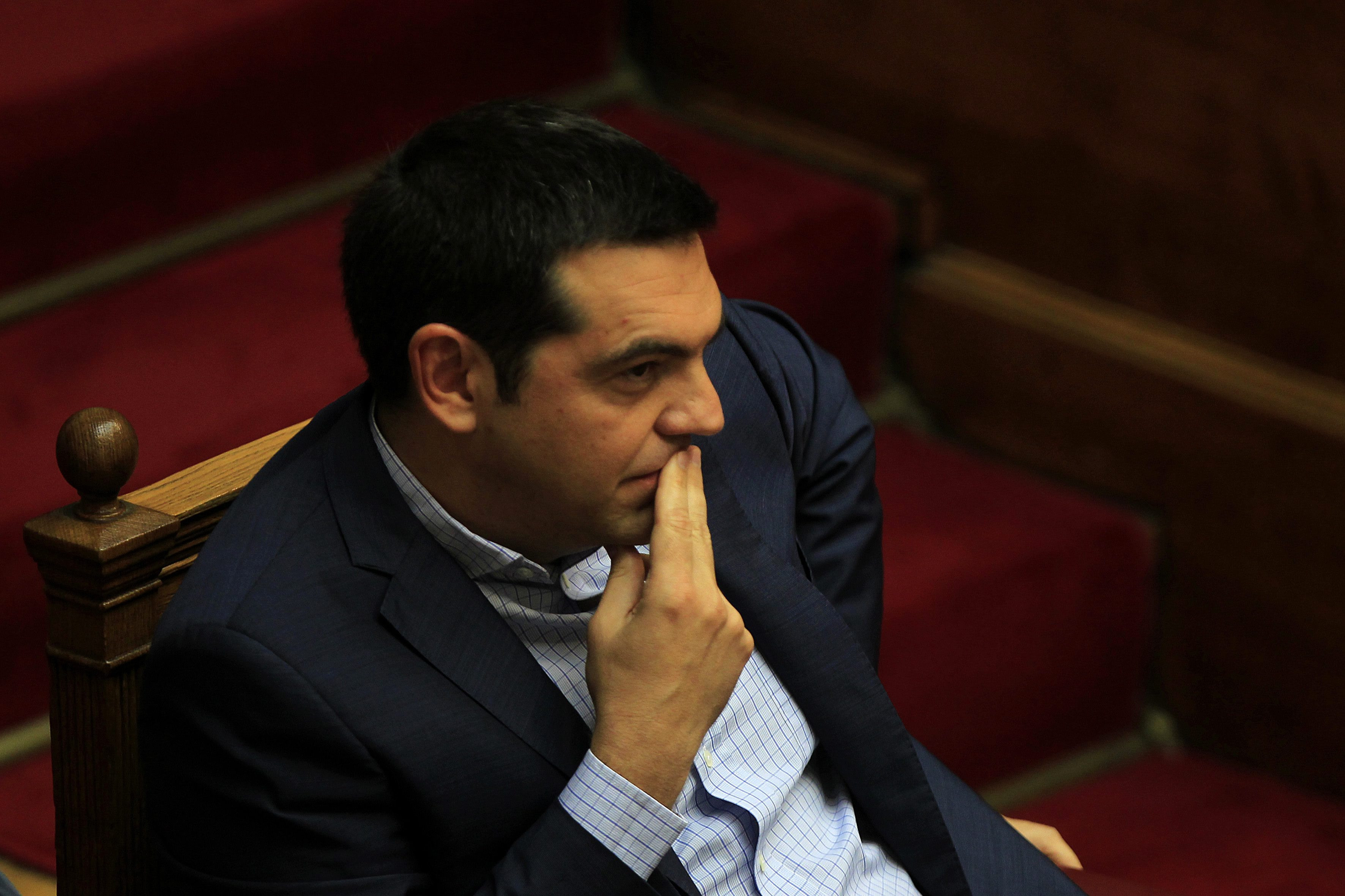 Tsipras a negat existenta unui "plan secret" de a scoate Grecia din zona euro si i-a luat apararea lui Varoufakis