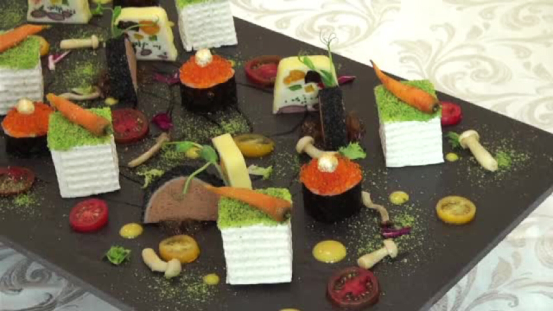 Reactia romanilor la un concurs de produse vegetariene: "Pentru cine e bolnav, e bine". Inghesuiala, doar la chiftelute