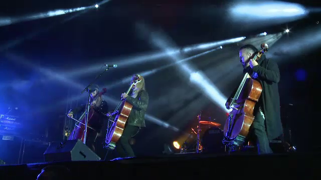 Piata Mare din Sibiu, invadata de fanii muzicii rock. Finlandezii de la Apocalyptica au facut show la Artmania Transilvania