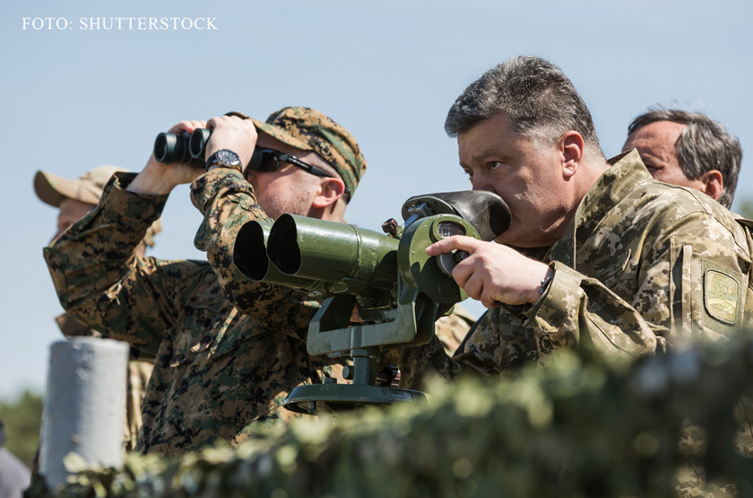 Petro Porosenko: "Rusia a trimis trei convoaie militare in estul separatist al Ucrainei"