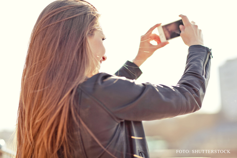 Selfie fatal, la Chisinau. O tanara a incercat sa se pozeze pe acoperisul unui bloc, dupa ce bause