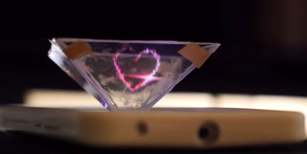 Ai un smartphone, o carcasa de DVD si superglue? Iata cat de simplu e sa faci o holograma