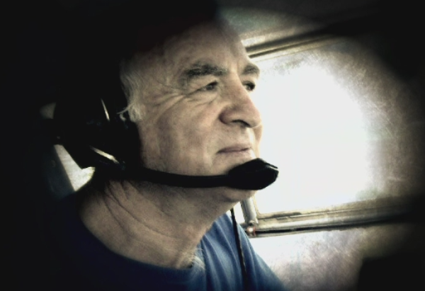 Pilotul avionului prabusit sambata la Braila, inmormantat cu onoruri militare. Ce spun fostii lui colegi despre accident