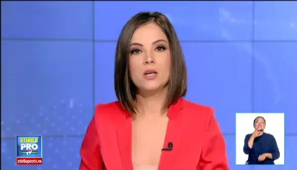 Tanara aflata intr-o masina de teren, la o competitie off road, ranita grav pentru ca nu purta centura de siguranta