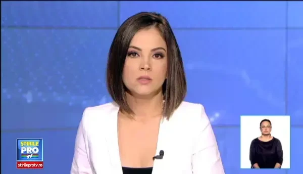 Turist, pe jumatate gol, dornic de senzatii tari: a stat pe portbagajul unei decapotabile care mergea cu 100 de km pe ora