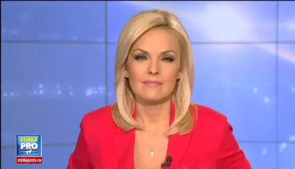 Doua tinute purtate de Carmen Iohannis, scoase la vanzare pentru un scop nobil. Care este pretul cerut de designerul din Iasi